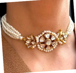 Legacy by Bisma kundan and pearl choker
